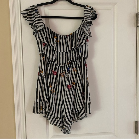 Lovers + Friends Quincy Romper - Picture 5 of 6